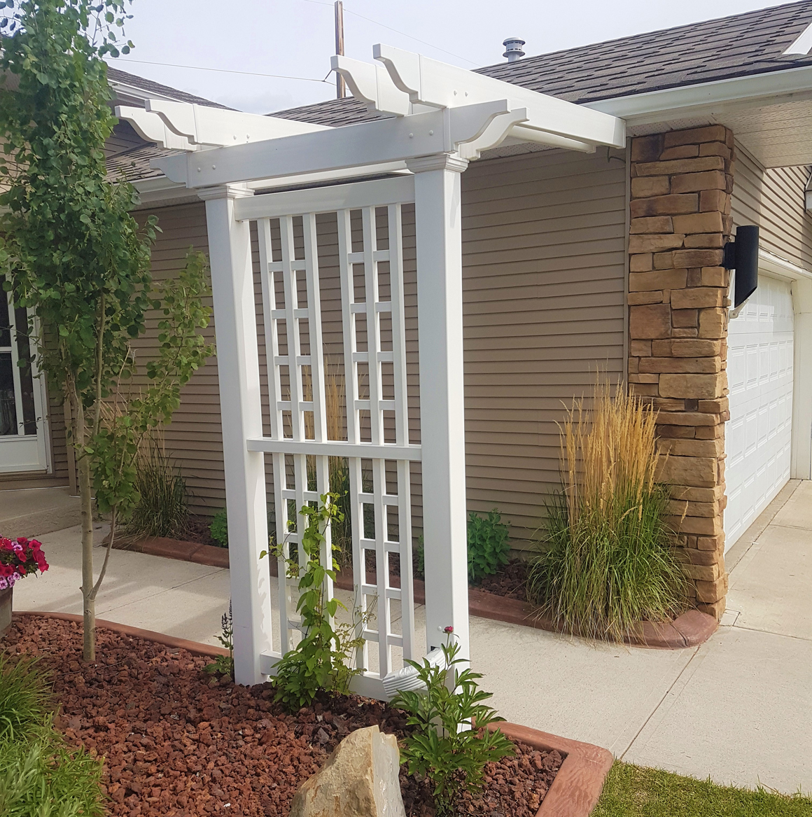 Gutter-Trellis-Button-580-3 DLR Specialty Vinyl Products
